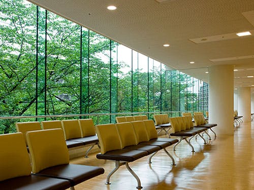 帝京大学医学部附属病院待合室