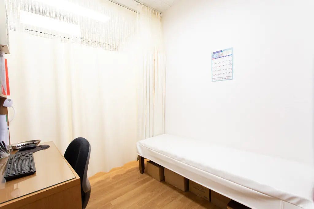 ひろみ皮フ科クリニック診察室