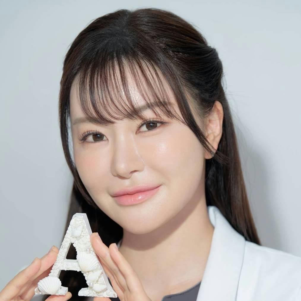 鶴田 葵