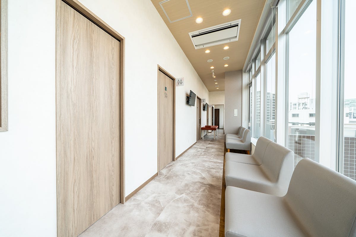 花小金井駅前スキンクリニック待合室