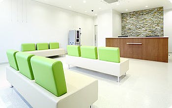 とみお岩﨑クリニック待合室