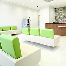 とみお岩﨑クリニック待合室