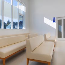 なとり皮膚科くまのどう内科下肢静脈瘤クリニック待合室