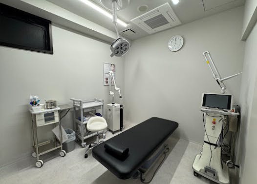 はなふさ皮膚科 池袋院施術室