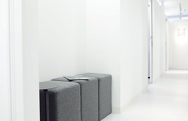 八重洲形成外科・美容皮膚科待合室