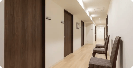 クリニックフラウ栄待合室