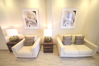 夙川さわもと皮フ科待合室2