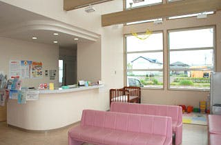 あさの皮フ科クリニック待合室