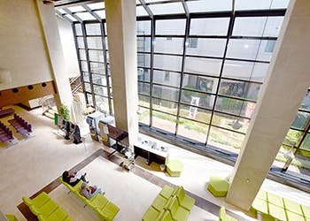 新八街総合病院待合室