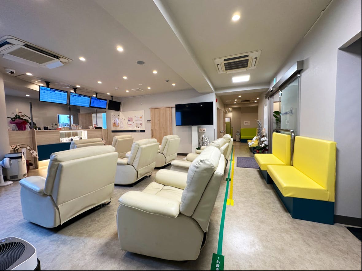 むこうがおかクリニック/ 旧名：ゆうえんクリニック受付 待合室