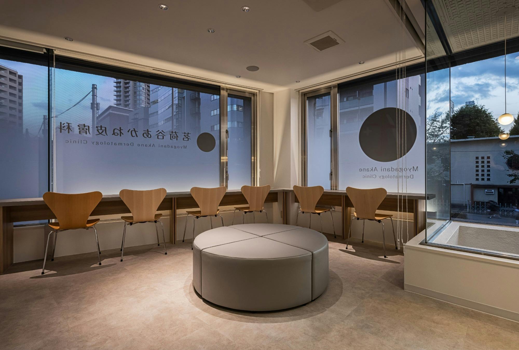 茗荷谷あかね皮膚科待合室