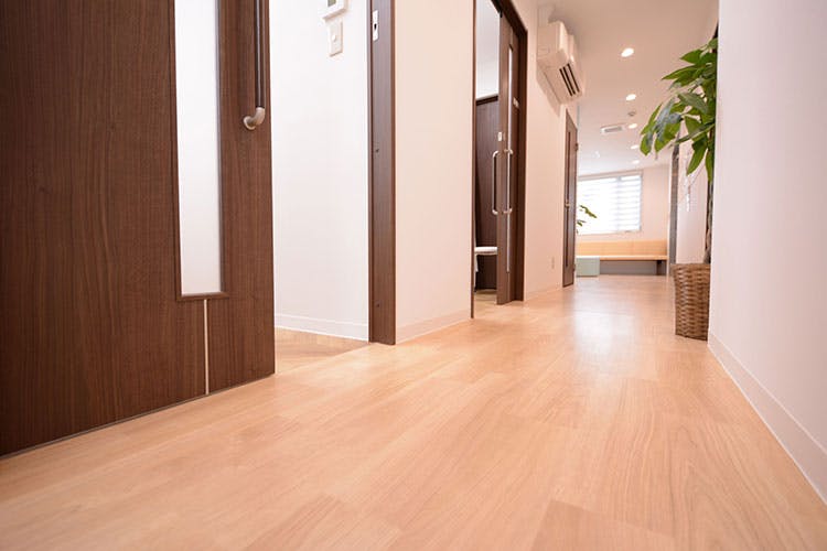 明大前皮フ科通路