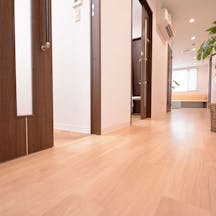 明大前皮フ科通路