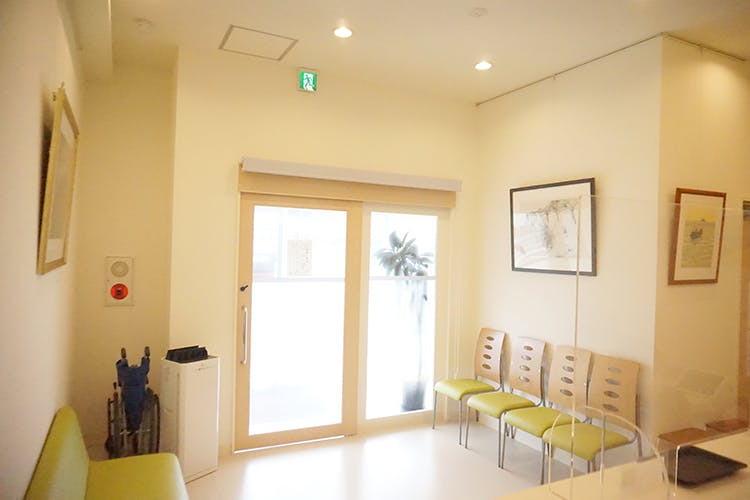 飛田給プライマリクリニック待合室