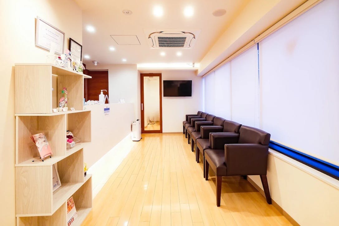 梅田キュア矯正歯科待合室