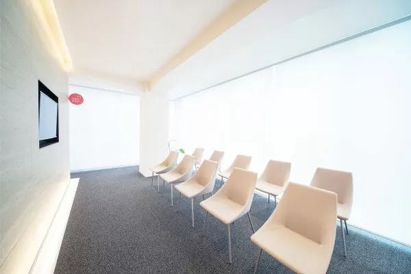 御所南はなこクリニック待合室