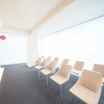 御所南はなこクリニック待合室