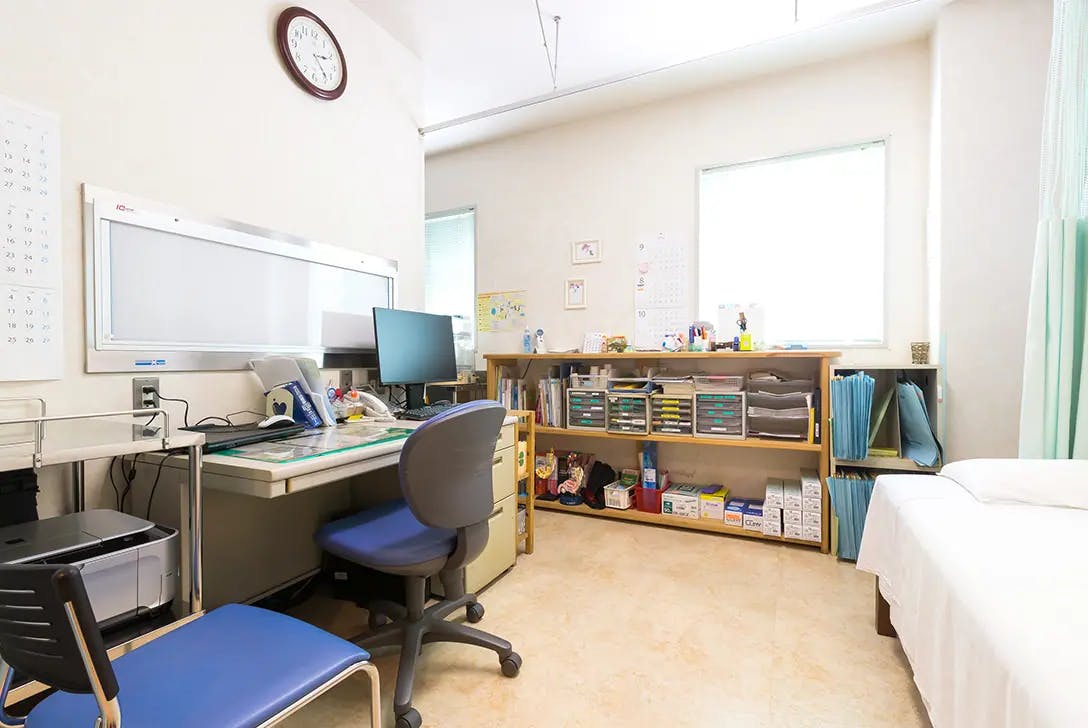泌尿器科皮膚科上野医院診察室