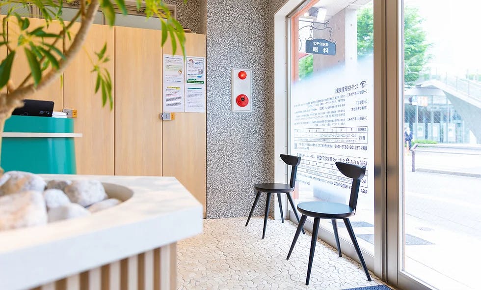 北千住駅前眼科待合室