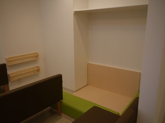 にしやま皮フ科クリニック待合室