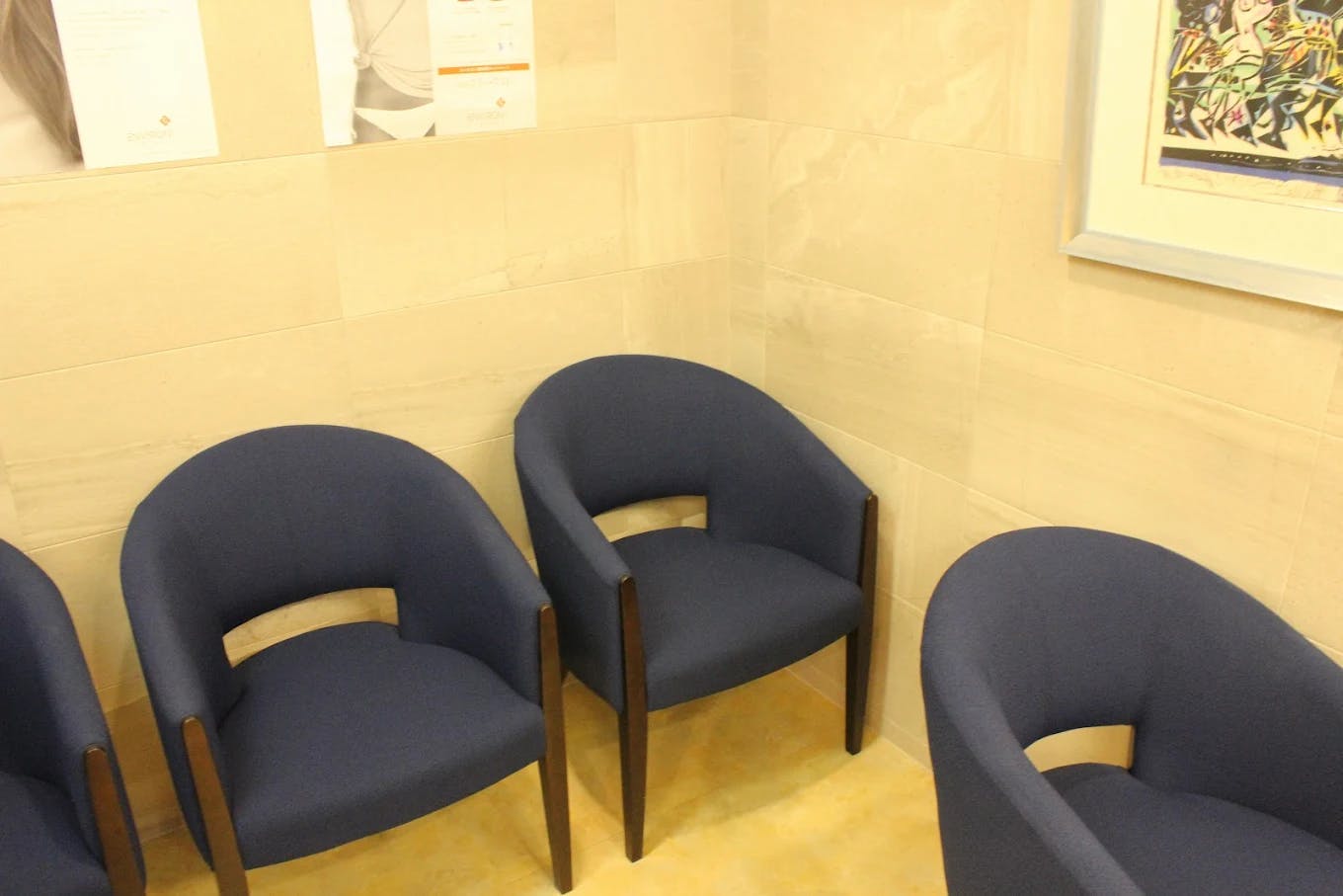 ドクターコバ(Dr.COBA) 大阪院待合室