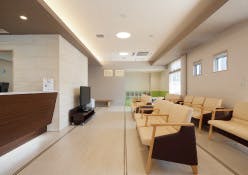 もり耳鼻咽喉科・皮膚科受付 待合室