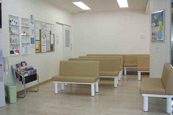 氷川町整形外科・皮ふ科待合室