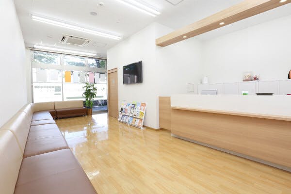 南馬込内科循環器クリニック受付待合室