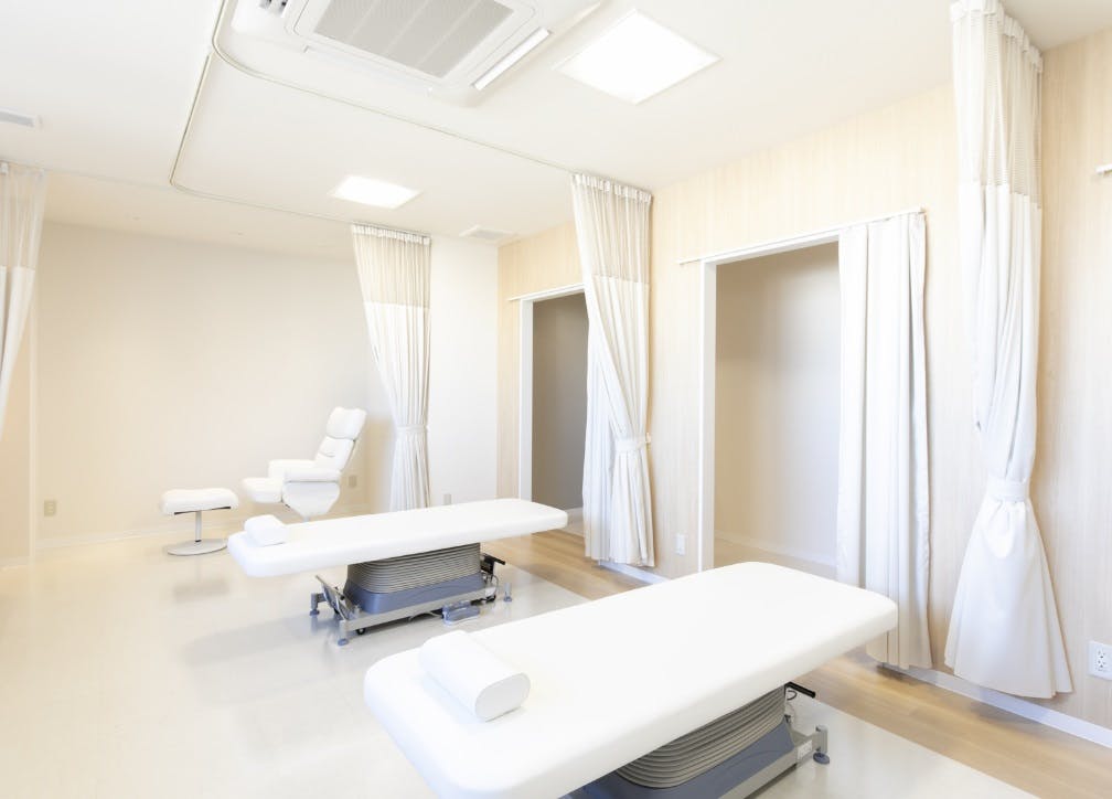 たかこ皮膚科クリニック処置室