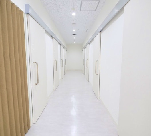 湘南美容皮フ科 新宿東口院通路