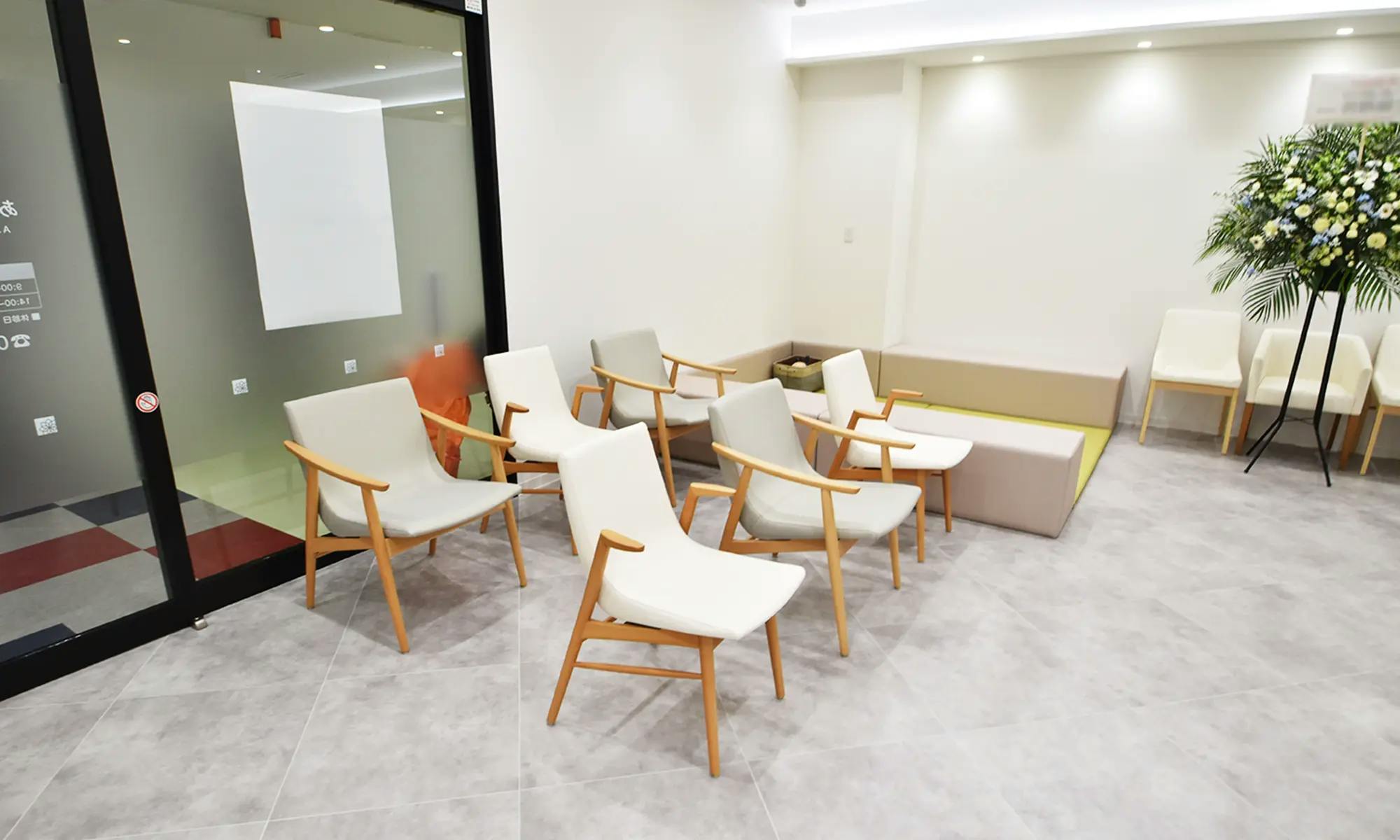 あさぶ皮フ科クリニック待合室