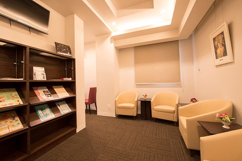 嘉陽皮膚科待合室