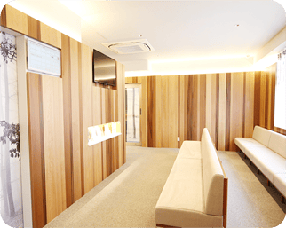 皮フ科千里山クリニック待合室