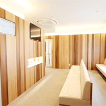 皮フ科千里山クリニック待合室