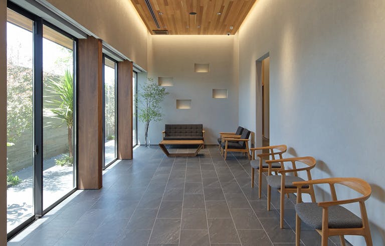 かかみがはら形成外科クリニック待合室