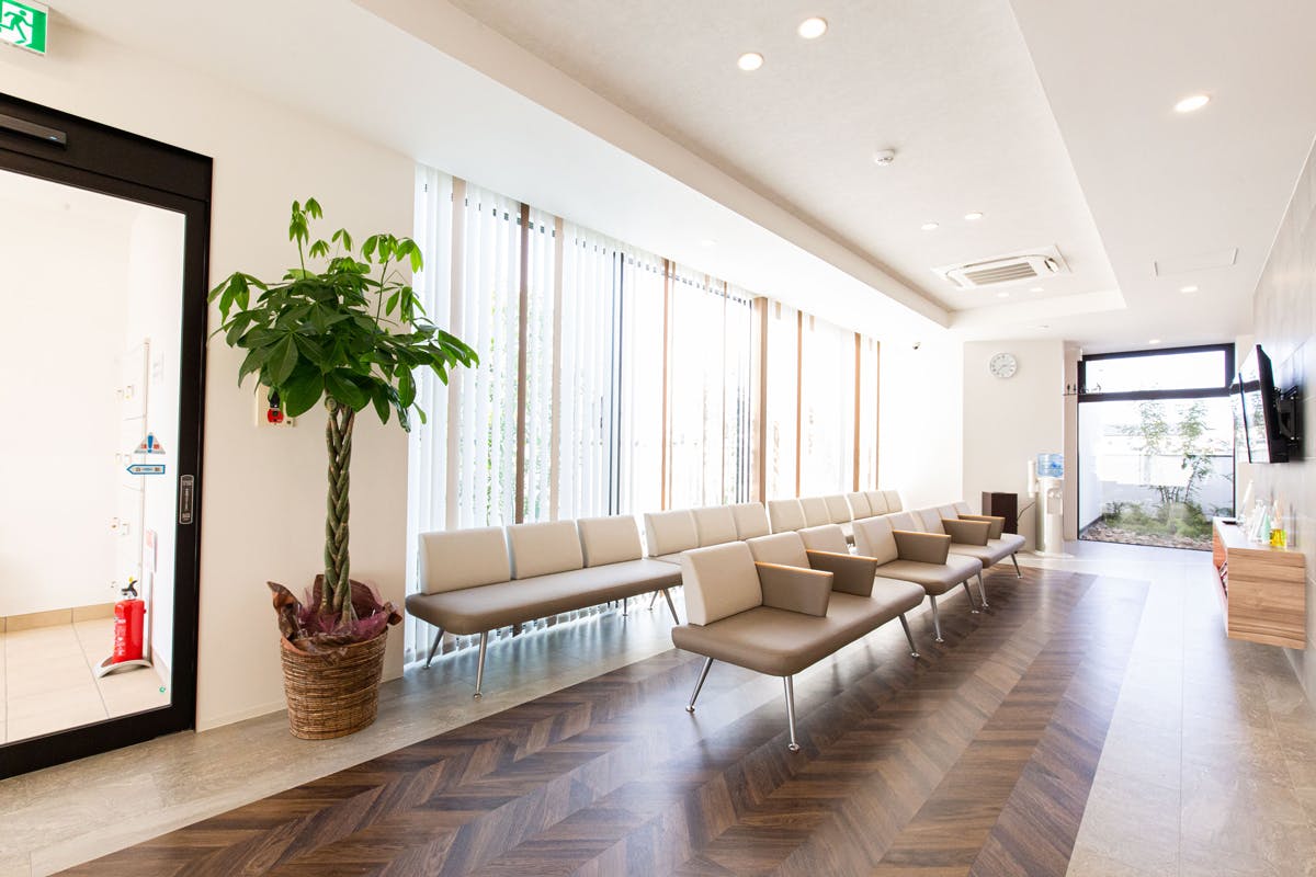 のみ皮膚科クリニック待合室