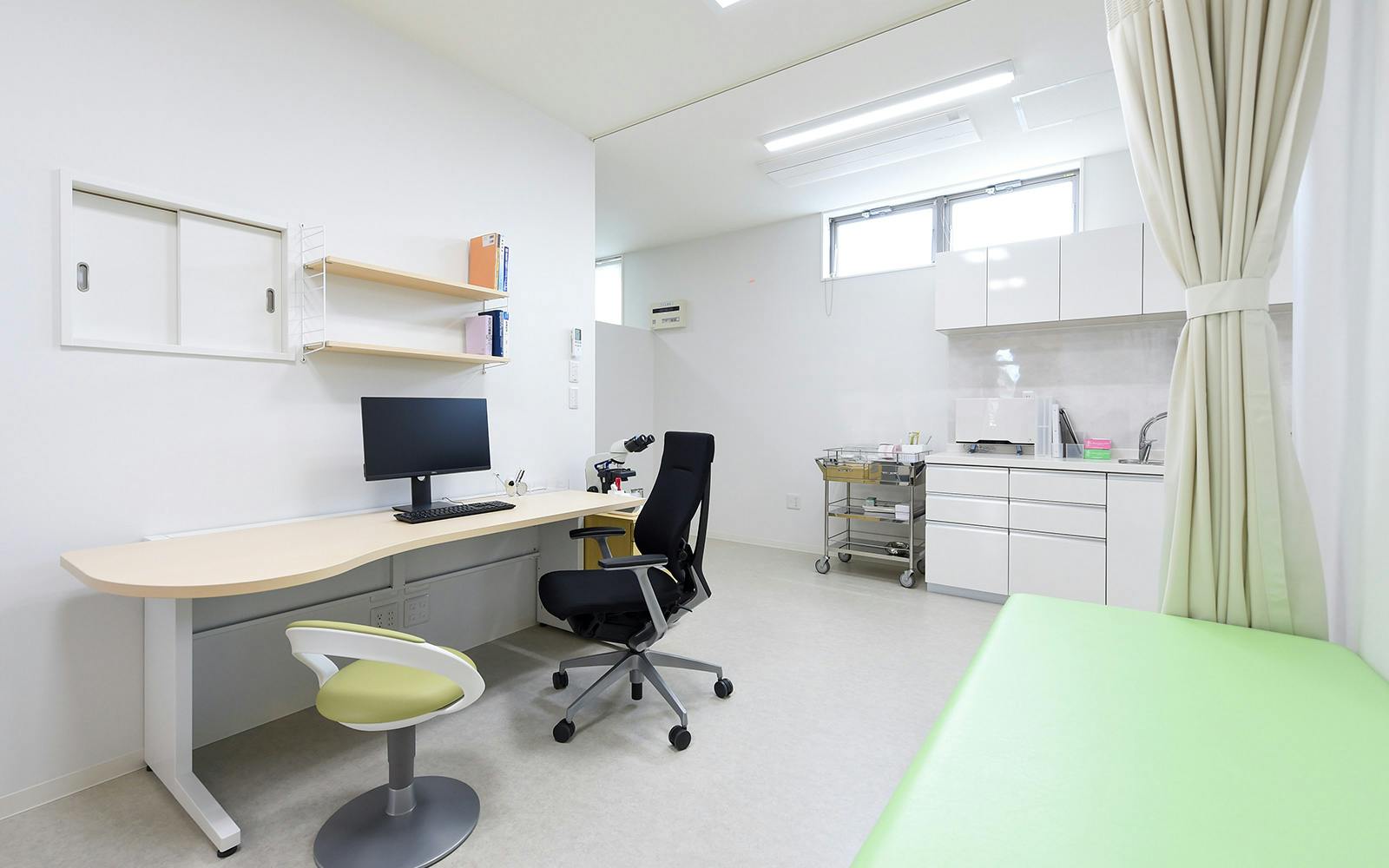 けやきスキンクリニック診察室