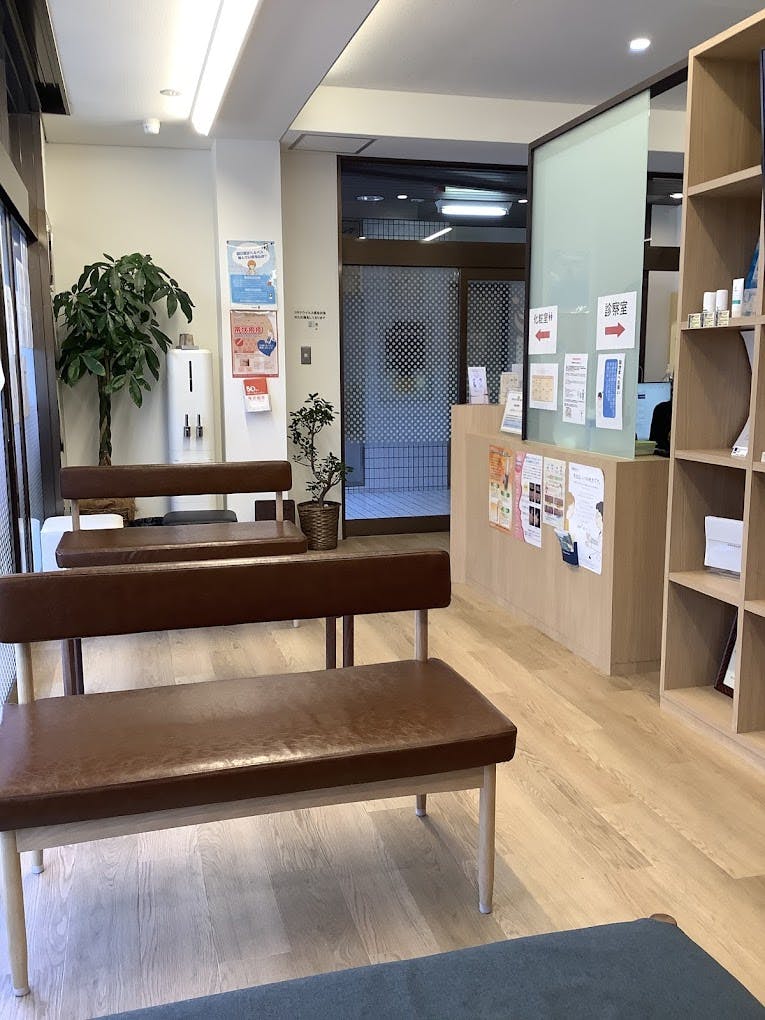 小杉町クリニック待合室1