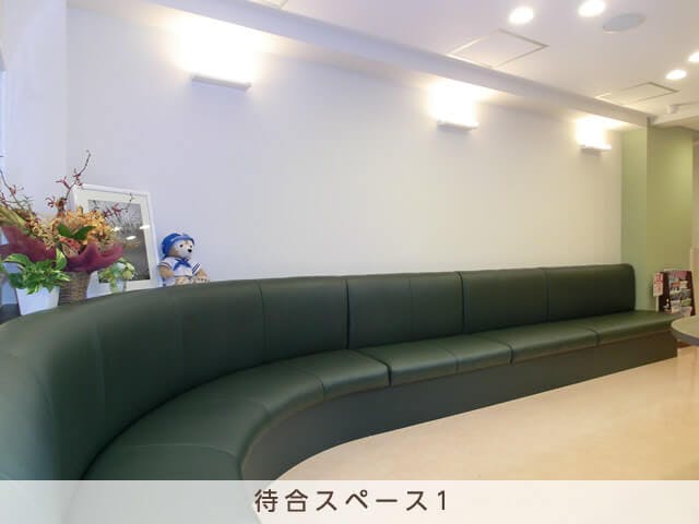 駒沢あだち整形外科待合室