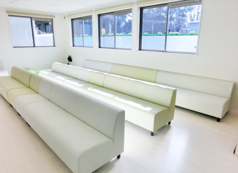 わかたび皮ふ科待合室