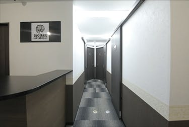 ジャガークリニック(JAGUAR CLINIC)内観
