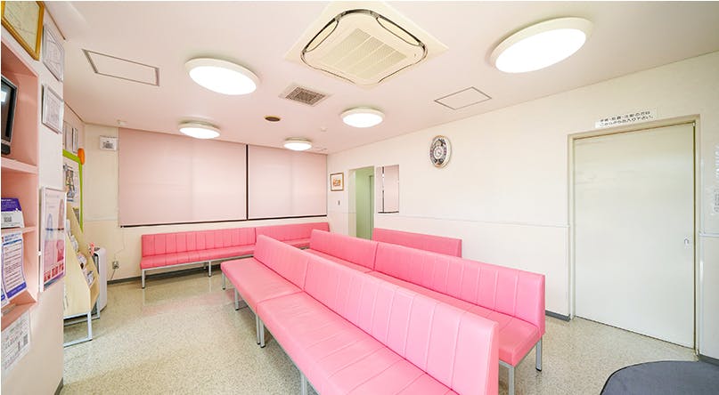 飯田皮フ科待合室