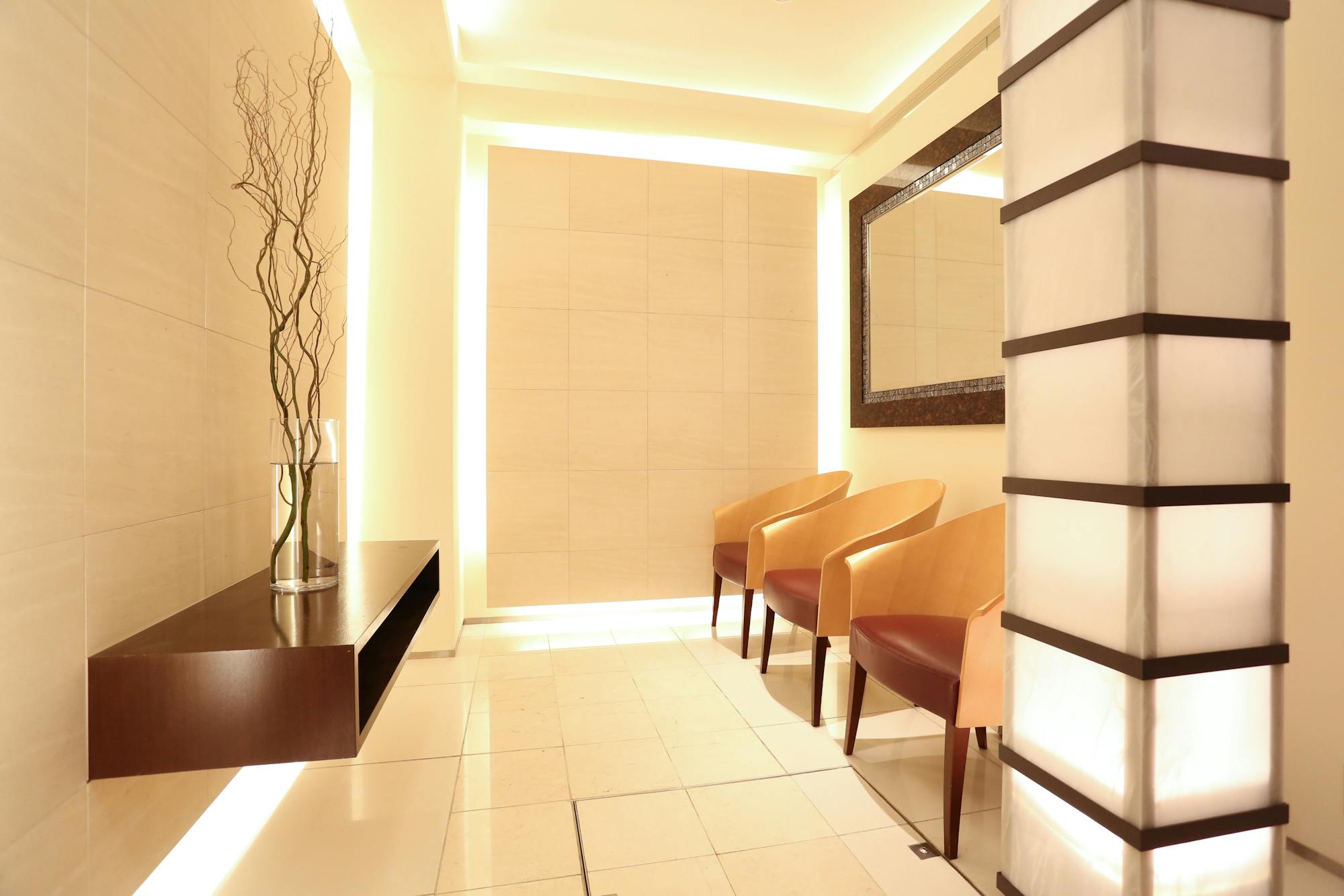 元町伊庭クリニック(MOTOMACHI IBA CLINIC)待合室