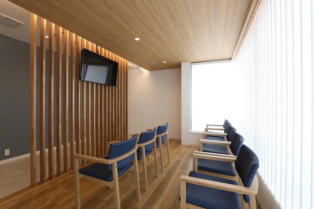 もちづき泌尿器科クリニック待合室