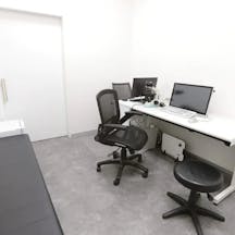 北摂皮膚科クリニック診察室