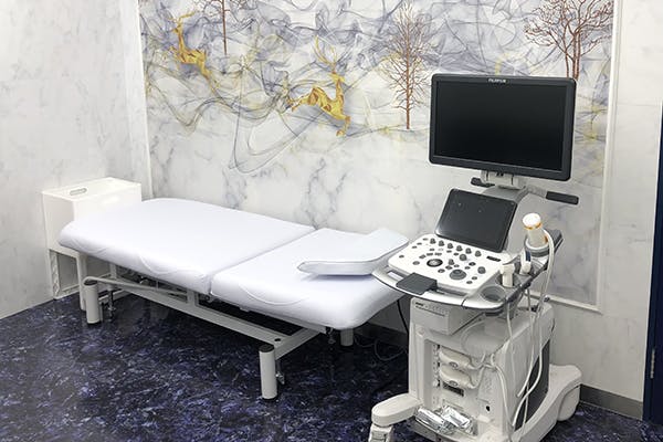 松本泌尿器科クリニック処置室