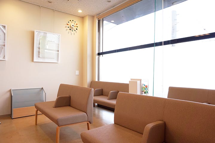 こしがや胃腸内科・皮膚科待合室