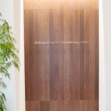 渋谷スクランブル皮膚科入口