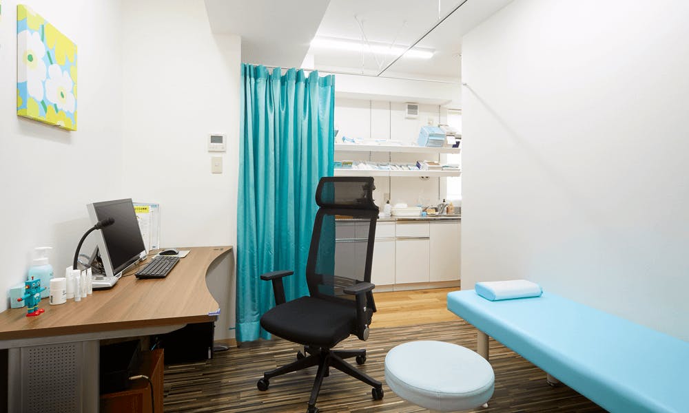 やはぎ皮フ科クリニック診察室