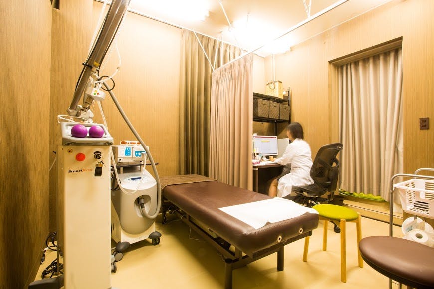 フラルクリニック東京 浜松町院(FLALUクリニック 東京浜松町院)処置室